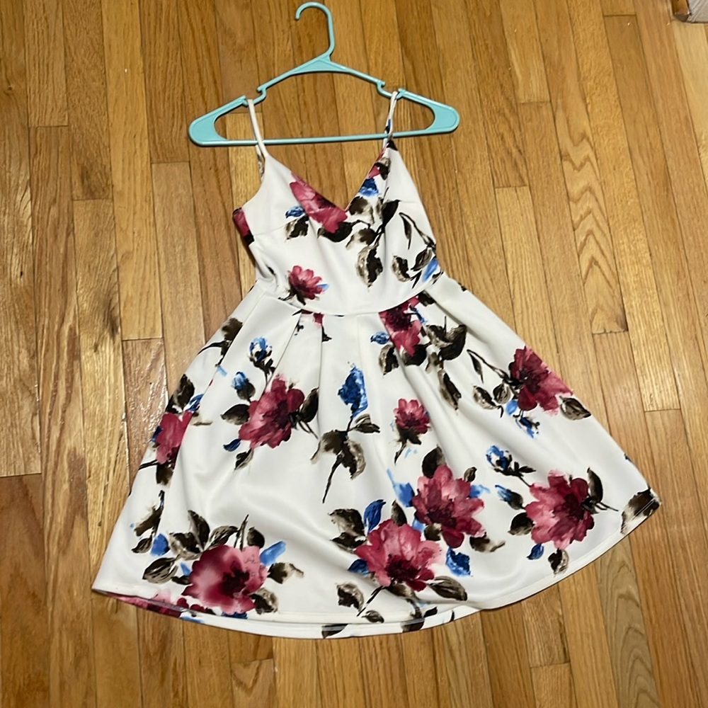 Adorable flower dress. Perfect for parties, or just events